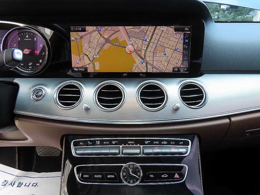 벤츠 E 클래스 E-클래스 W213 E300 아방가르드 이미지 14