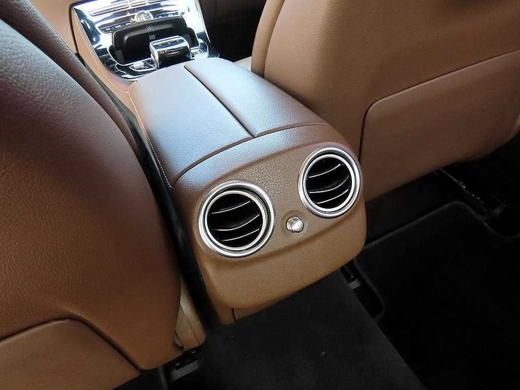 벤츠 E 클래스 E-클래스 W213 E300 아방가르드 이미지 16