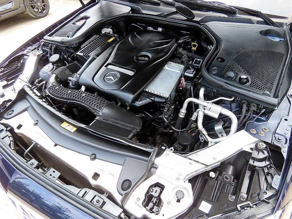 벤츠 E 클래스 E-클래스 W213 E300 아방가르드 이미지 19