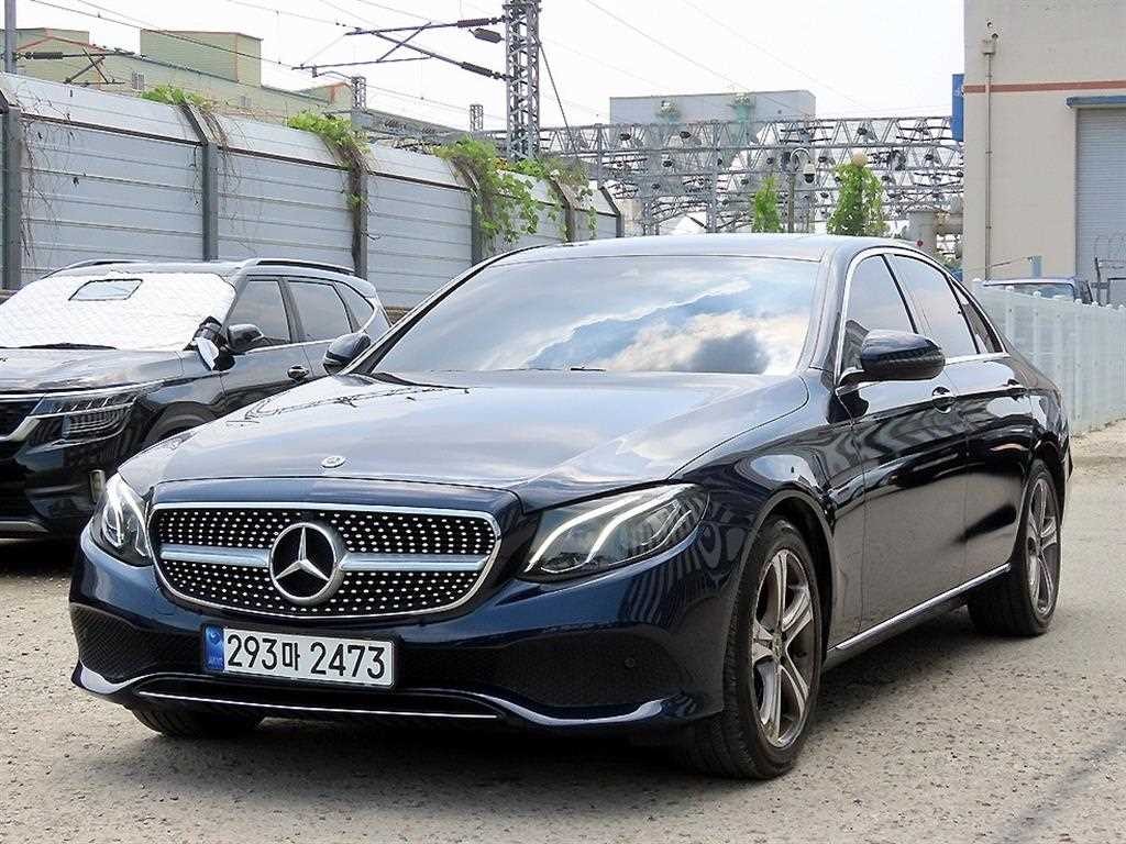 벤츠 E 클래스 E-클래스 W213 E300 아방가르드 이미지 2