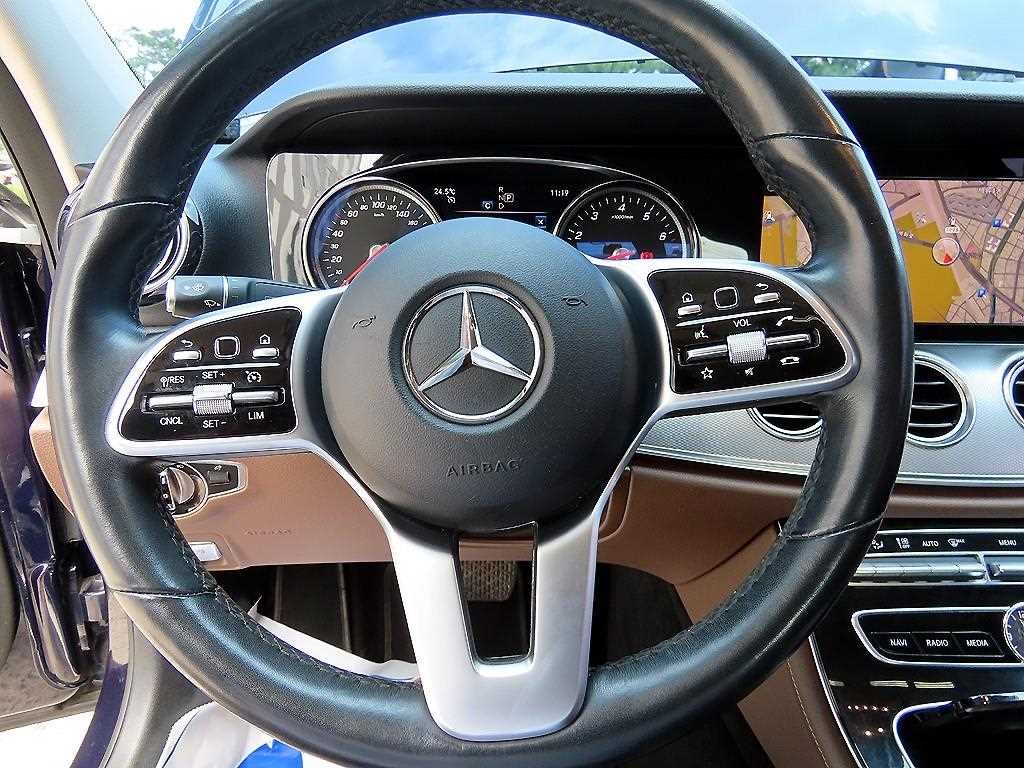 벤츠 E 클래스 E-클래스 W213 E300 아방가르드 이미지 8