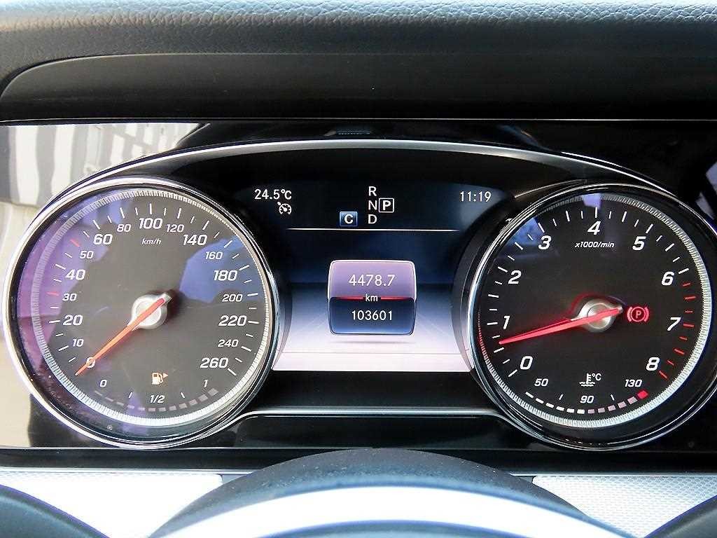 벤츠 E 클래스 E-클래스 W213 E300 아방가르드 이미지 9