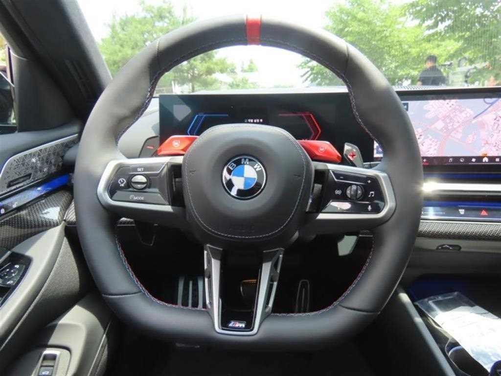 BMW 5시리즈 M5 7세대 4.4 투어링 이미지 16
