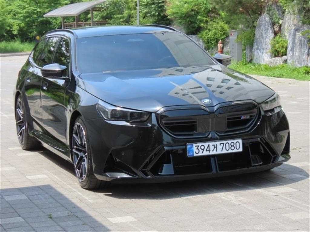 BMW 5시리즈 M5 7세대 4.4 투어링 이미지 2