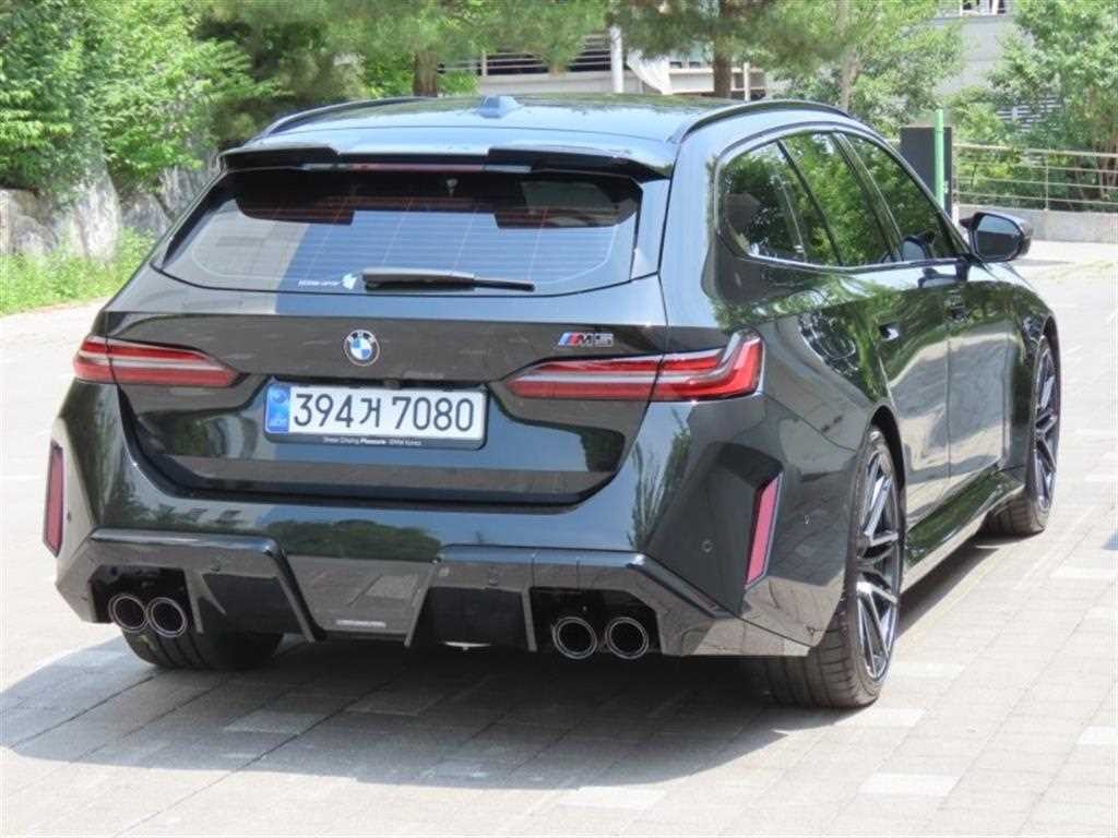 BMW 5시리즈 M5 7세대 4.4 투어링 이미지 3