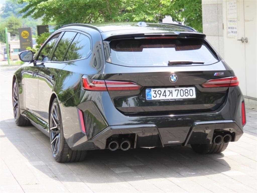 BMW 5시리즈 M5 7세대 4.4 투어링 이미지 4
