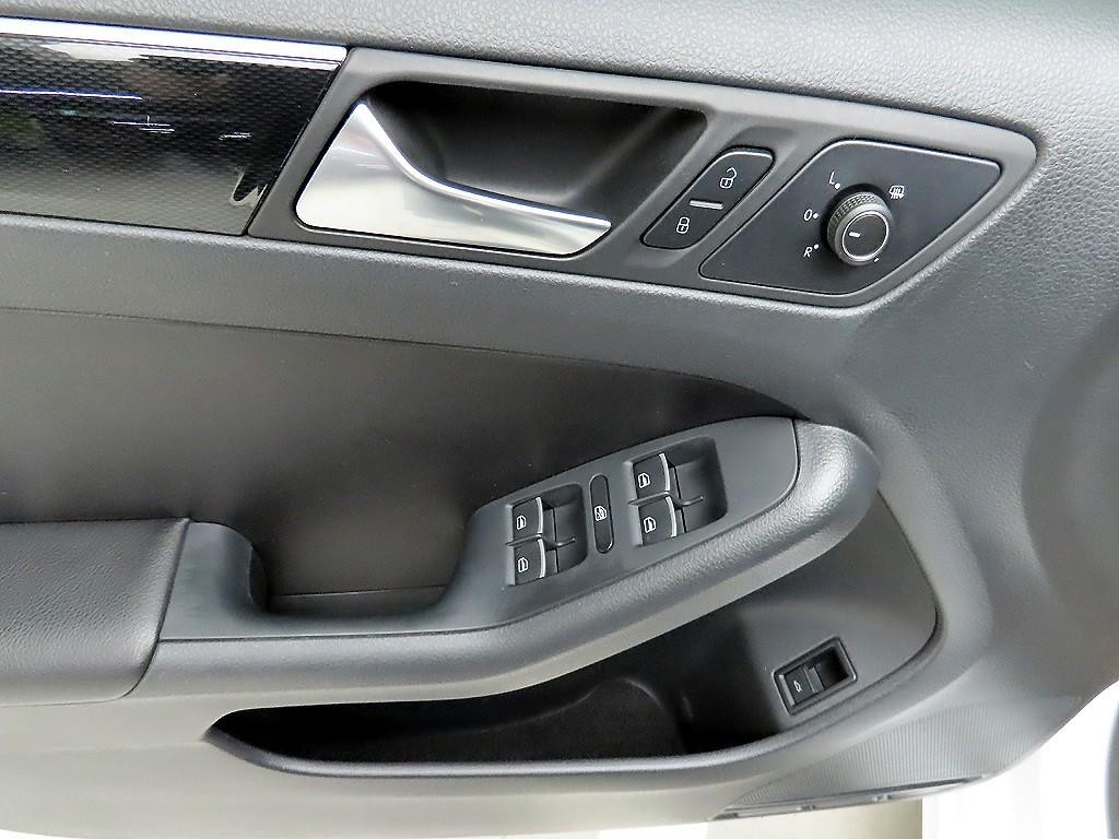 폭스바겐 제타 뉴 제타 2.0 TDI 블루모션 이미지 11