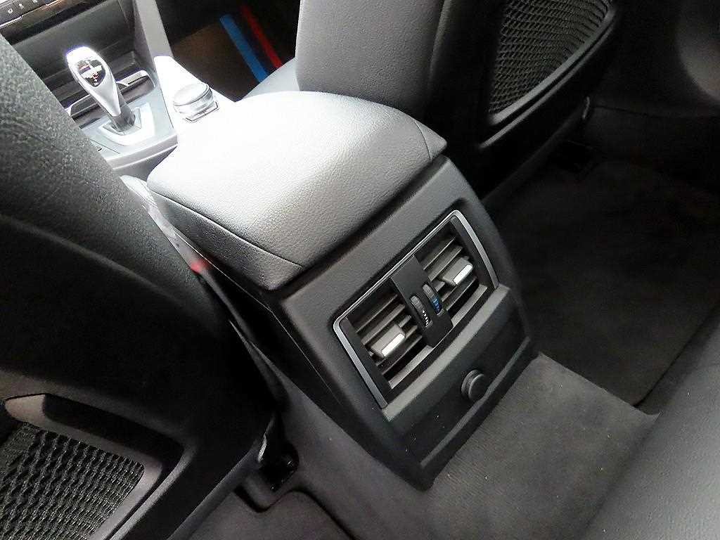 BMW 3시리즈 3시리즈 (F30) 320d M 스포츠 이미지 17