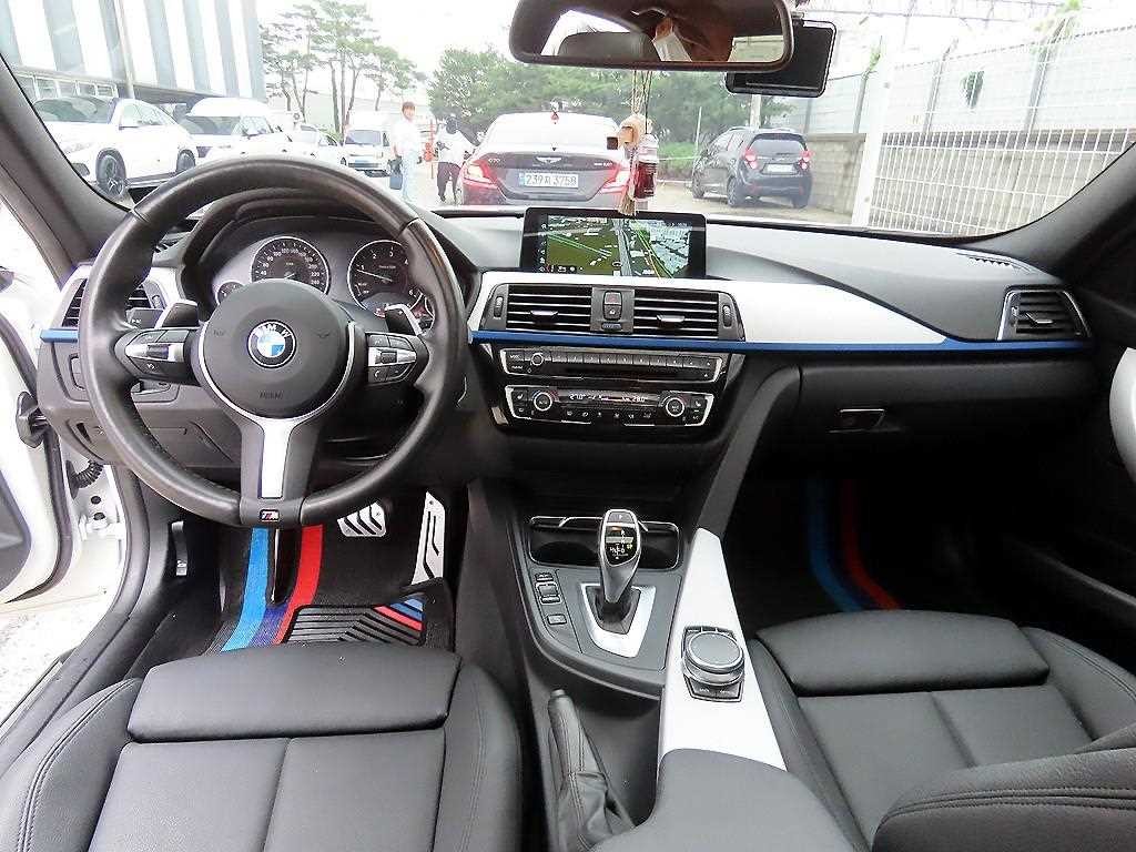 BMW 3시리즈 3시리즈 (F30) 320d M 스포츠 이미지 7