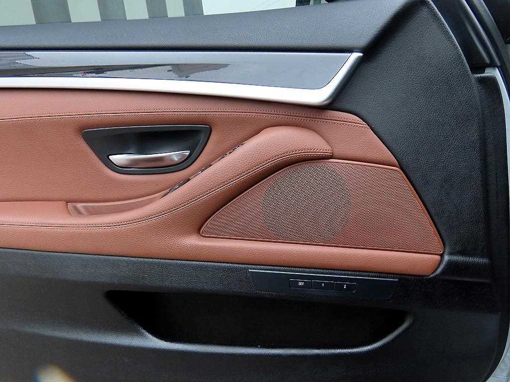 BMW 5시리즈 5시리즈 (F10) 520d xDrive M 에어로다이나믹 프로 이미지 12