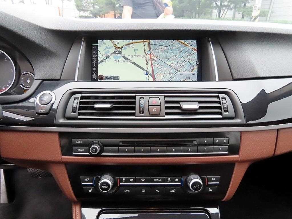 BMW 5시리즈 5시리즈 (F10) 520d xDrive M 에어로다이나믹 프로 이미지 14