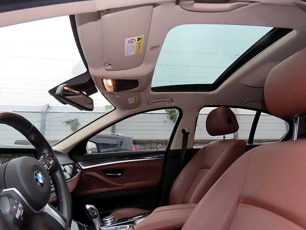 BMW 5시리즈 5시리즈 (F10) 520d xDrive M 에어로다이나믹 프로 이미지 17