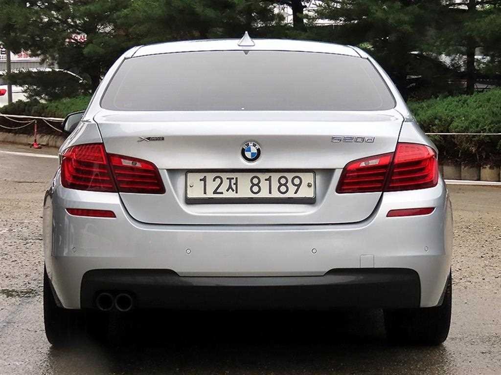 BMW 5시리즈 5시리즈 (F10) 520d xDrive M 에어로다이나믹 프로 이미지 4