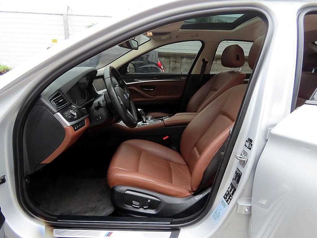 BMW 5시리즈 5시리즈 (F10) 520d xDrive M 에어로다이나믹 프로 이미지 5