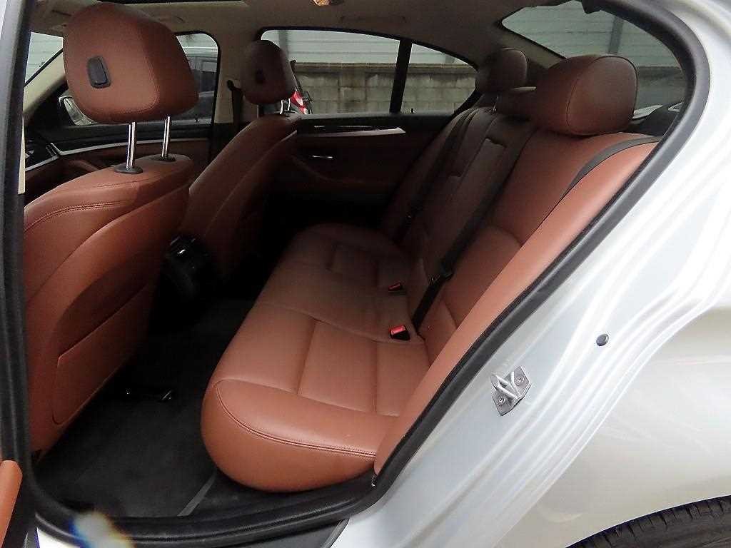 BMW 5시리즈 5시리즈 (F10) 520d xDrive M 에어로다이나믹 프로 이미지 6
