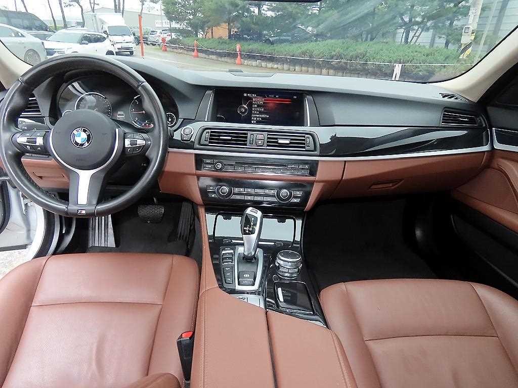BMW 5시리즈 5시리즈 (F10) 520d xDrive M 에어로다이나믹 프로 이미지 7
