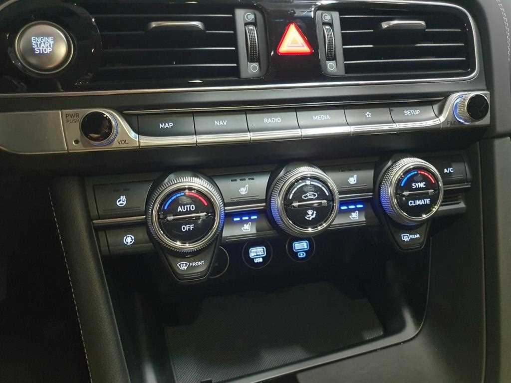 제네시스 G70 더 뉴 G70 가솔린 2.0T 2WD 이미지 12