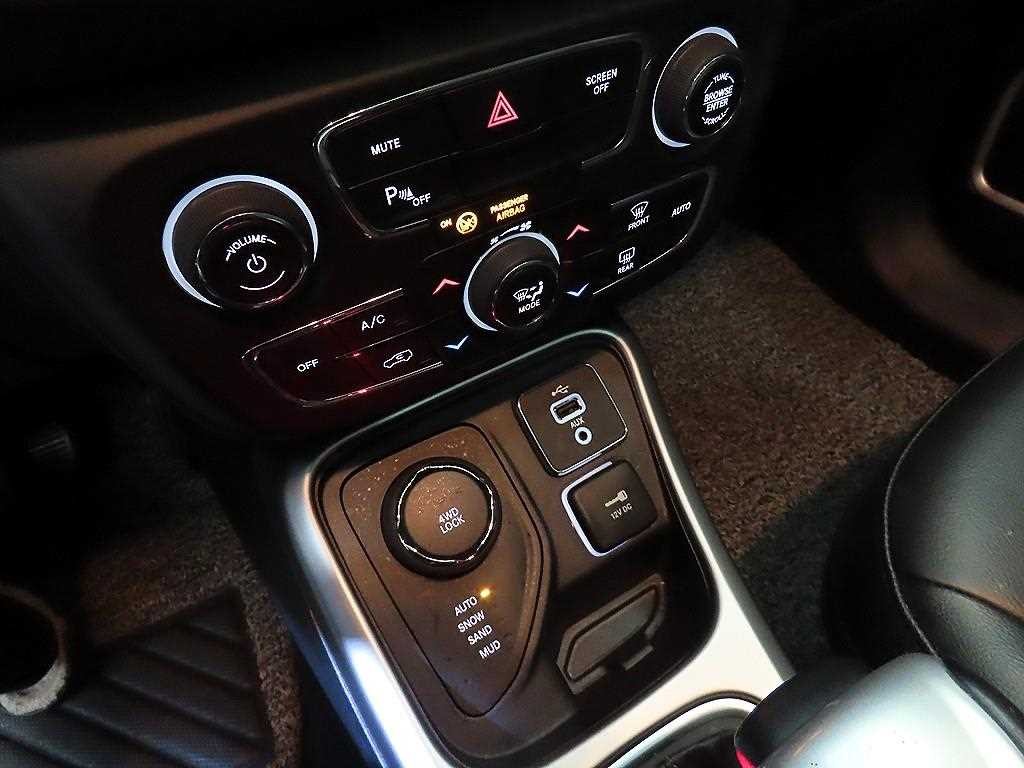지프 컴패스 컴패스 2세대 2.4 AWD 론지튜드 이미지 13