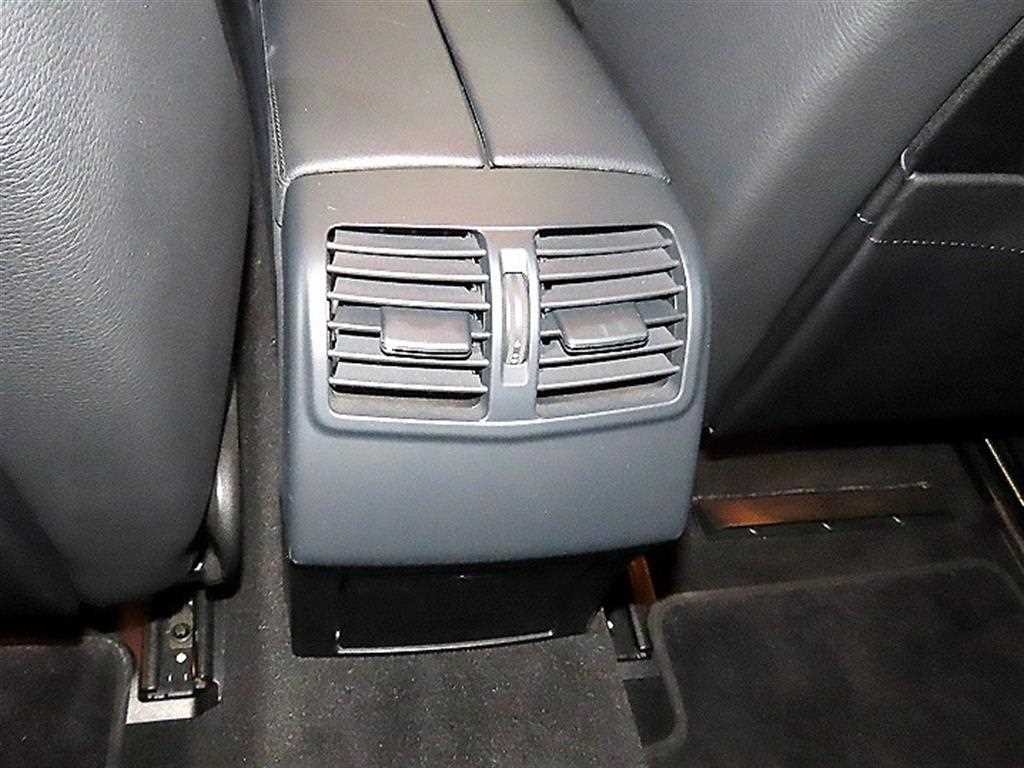 벤츠 E 클래스 E-클래스 W212 E300 아방가르드 이미지 17