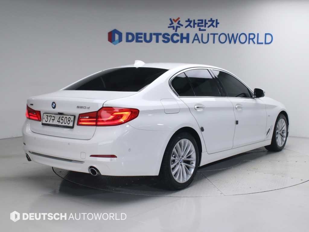 BMW 5시리즈 5시리즈 (G30) 520d xDrive 럭셔리 플러스 이미지 2