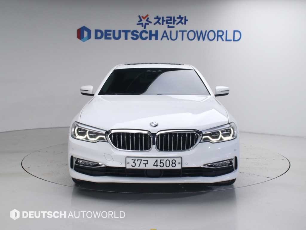 BMW 5시리즈 5시리즈 (G30) 520d xDrive 럭셔리 플러스 이미지 3