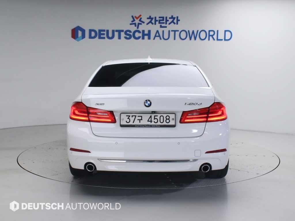 BMW 5시리즈 5시리즈 (G30) 520d xDrive 럭셔리 플러스 이미지 4