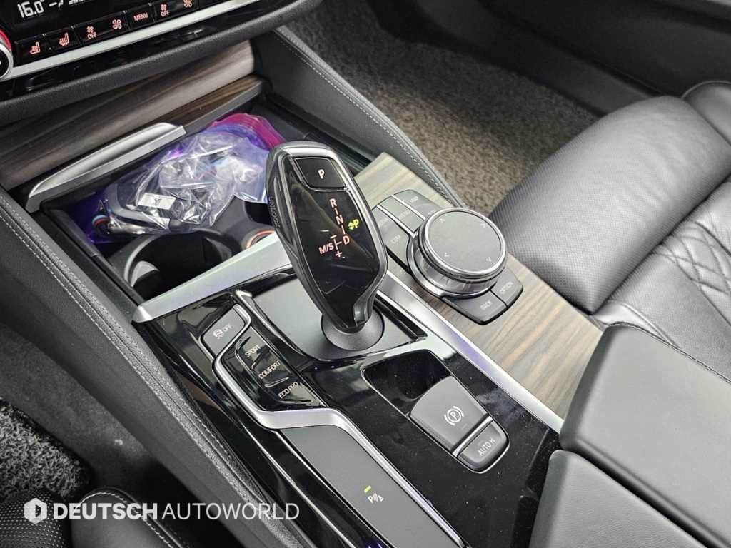 BMW 5시리즈 5시리즈 (G30) 520d xDrive 럭셔리 플러스 이미지 9