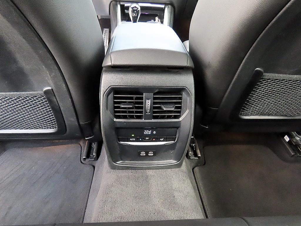 BMW 3시리즈 3시리즈 (G20) 320i M 스포츠 이미지 16