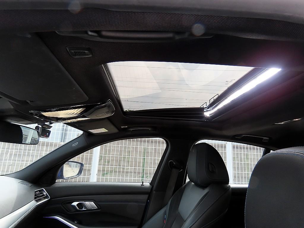 BMW 3시리즈 3시리즈 (G20) 320i M 스포츠 이미지 17
