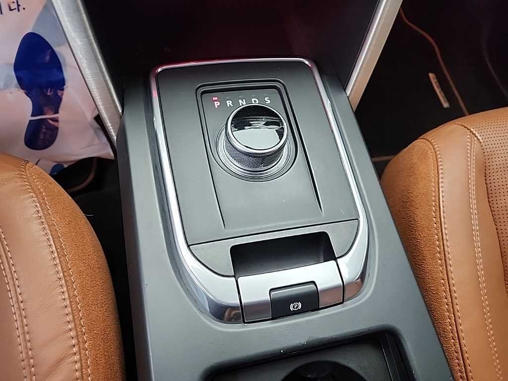 랜드로버 디스커버리 스포츠 2.2 SD4 HSE 럭셔리 이미지 8