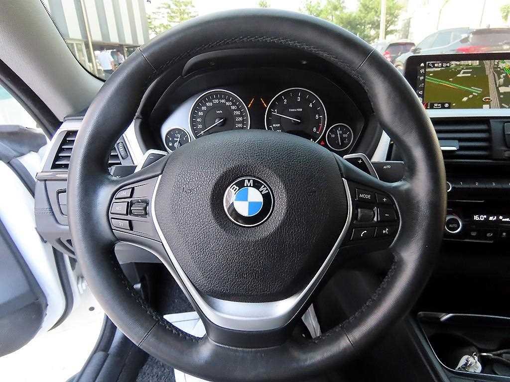 BMW 4시리즈 4시리즈 (F32) 420d 그란쿠페 럭셔리 이미지 8