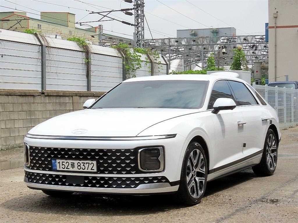 현대 그랜저 그랜저 (GN7) 가솔린 2.5 2WD 프리미엄 이미지 2
