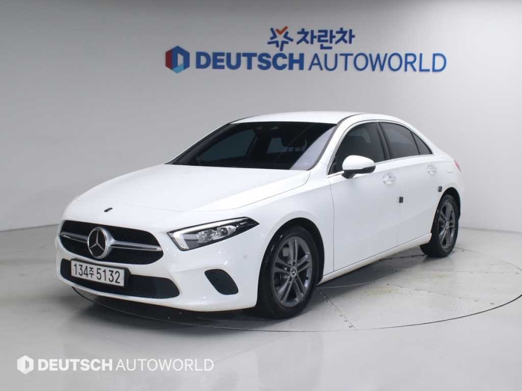 벤츠 A 클래스 A클래스 W177 A220 해치백 이미지 1