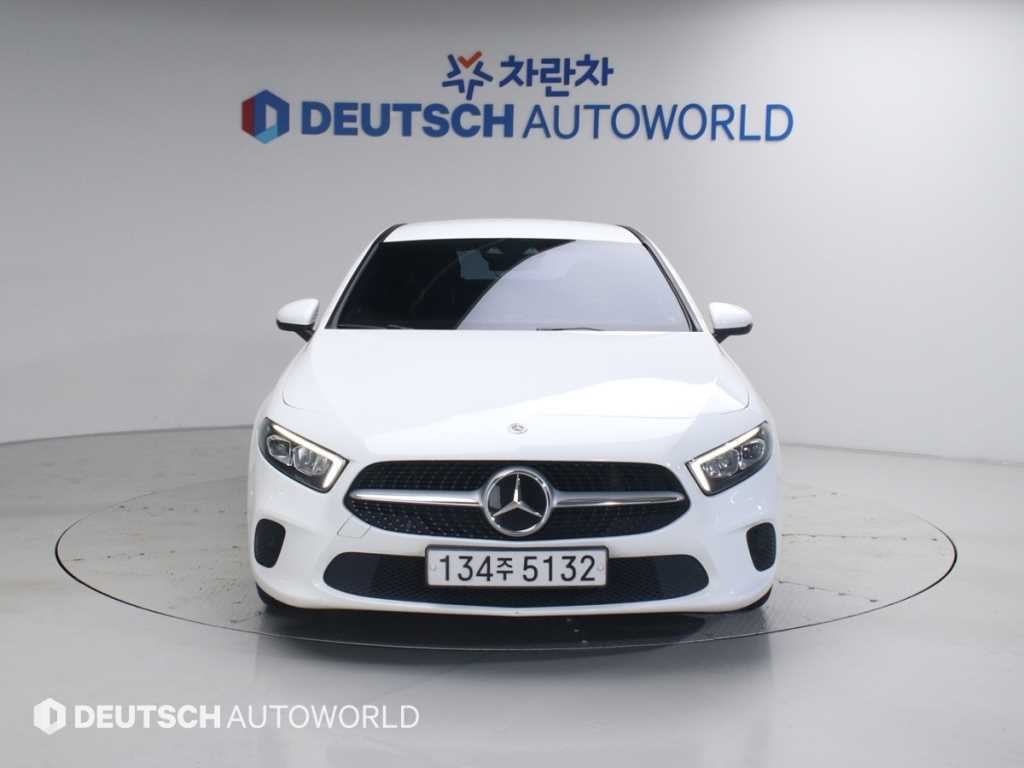 벤츠 A 클래스 A클래스 W177 A220 해치백 이미지 3
