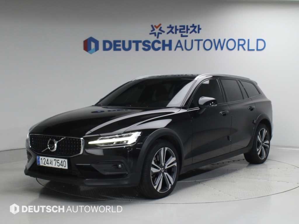 볼보 V60 V60 크로스 컨트리 2세대 2.0 B5 프로 AWD 이미지 1