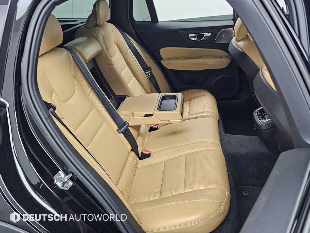볼보 V60 V60 크로스 컨트리 2세대 2.0 B5 프로 AWD 이미지 12