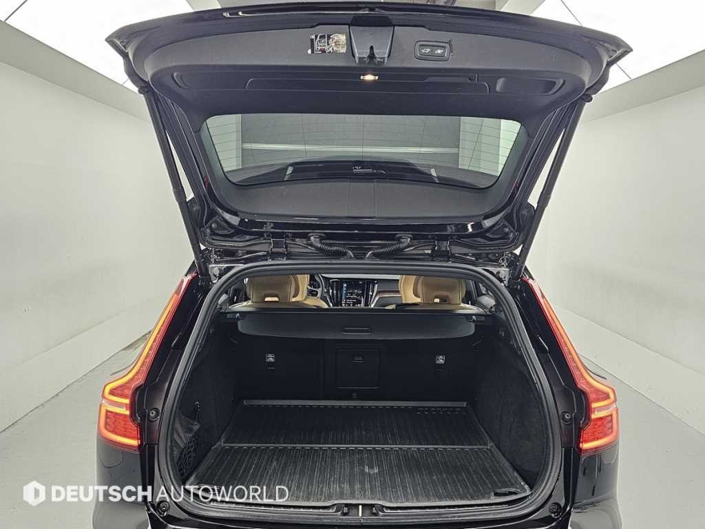 볼보 V60 V60 크로스 컨트리 2세대 2.0 B5 프로 AWD 이미지 19
