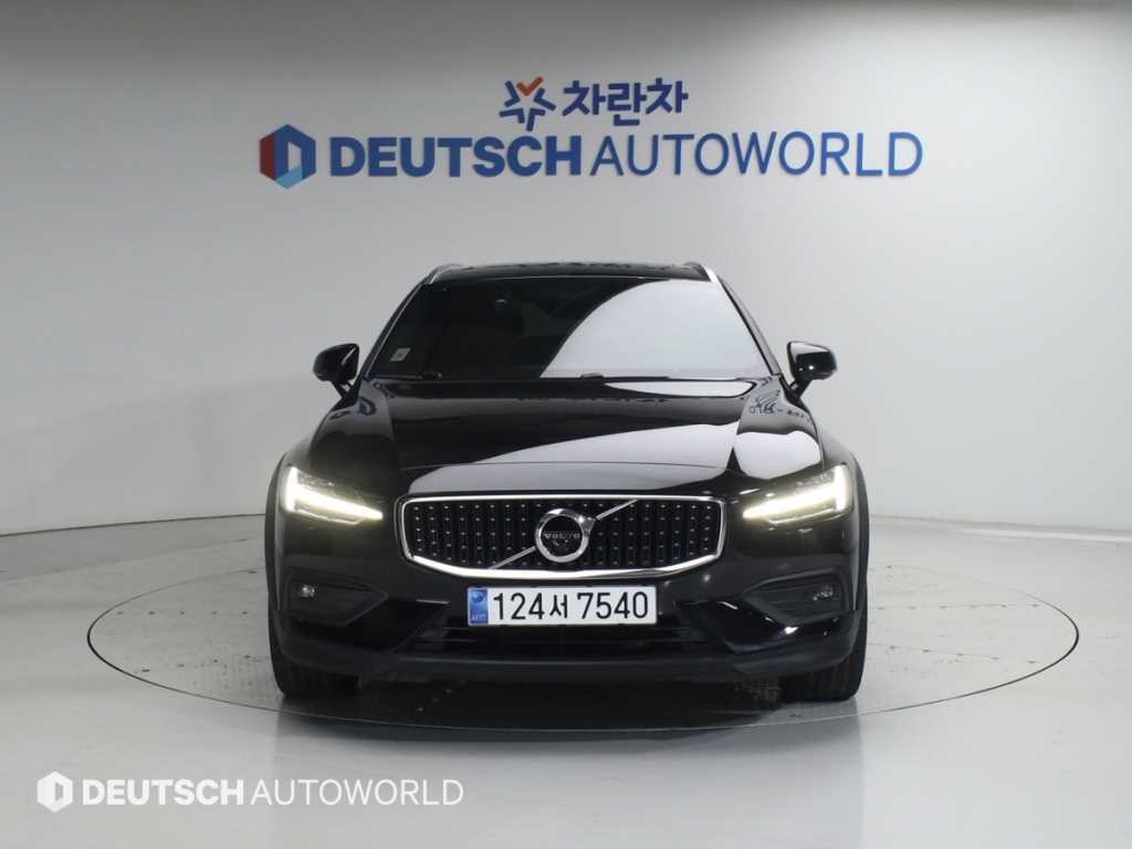볼보 V60 V60 크로스 컨트리 2세대 2.0 B5 프로 AWD 이미지 3