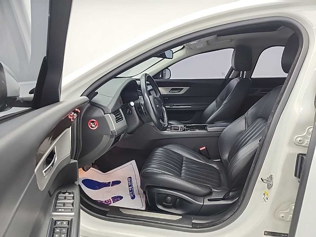 재규어 XF XF(X260) 2.0D 포트폴리오 이미지 11