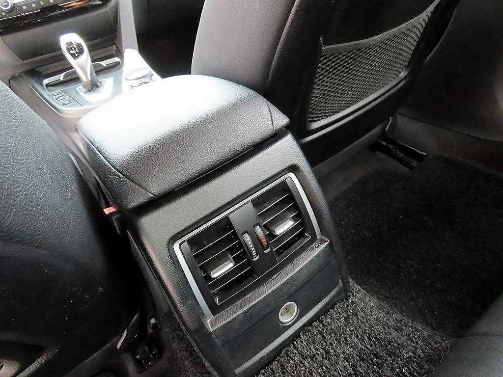 BMW 3시리즈 3시리즈 (F30) 320i M 스포츠 이미지 17