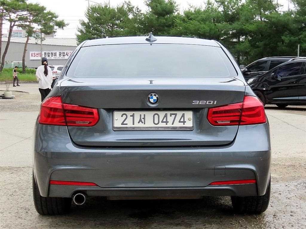 BMW 3시리즈 3시리즈 (F30) 320i M 스포츠 이미지 4