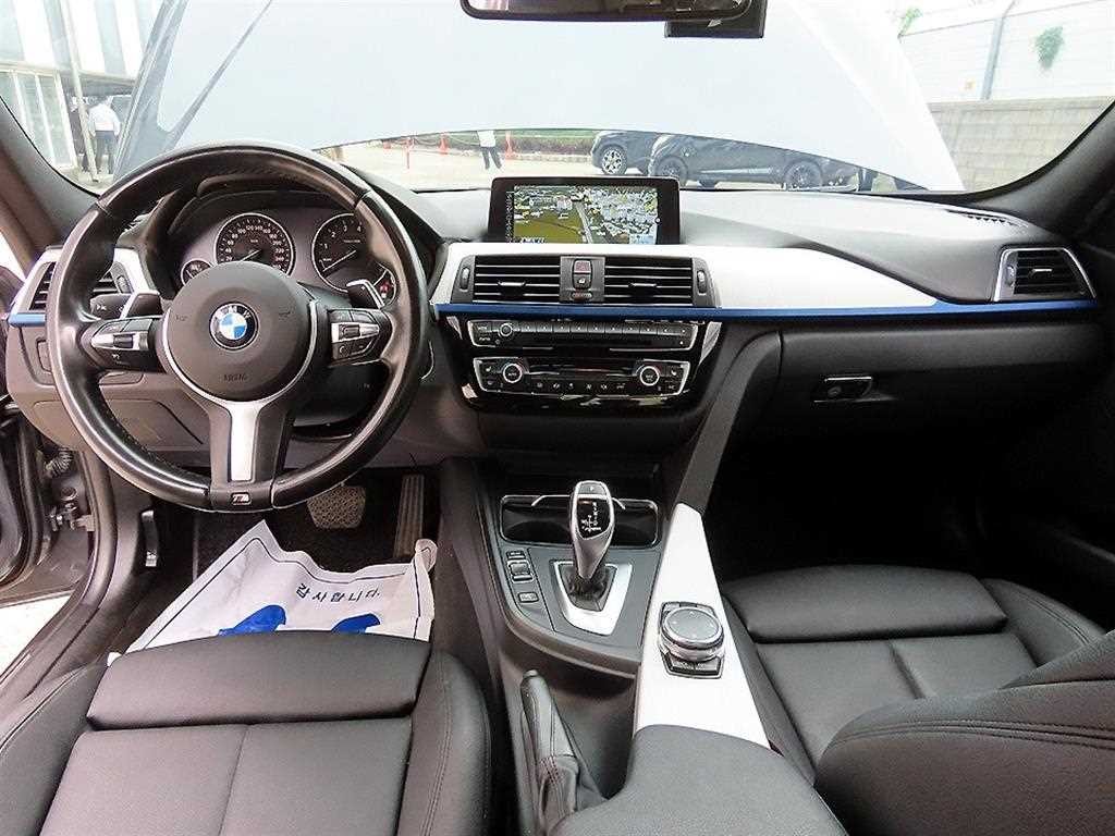 BMW 3시리즈 3시리즈 (F30) 320i M 스포츠 이미지 7