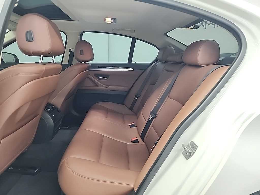 BMW 5시리즈 5시리즈 (F10) 520d M 에어로다이나믹 이미지 12