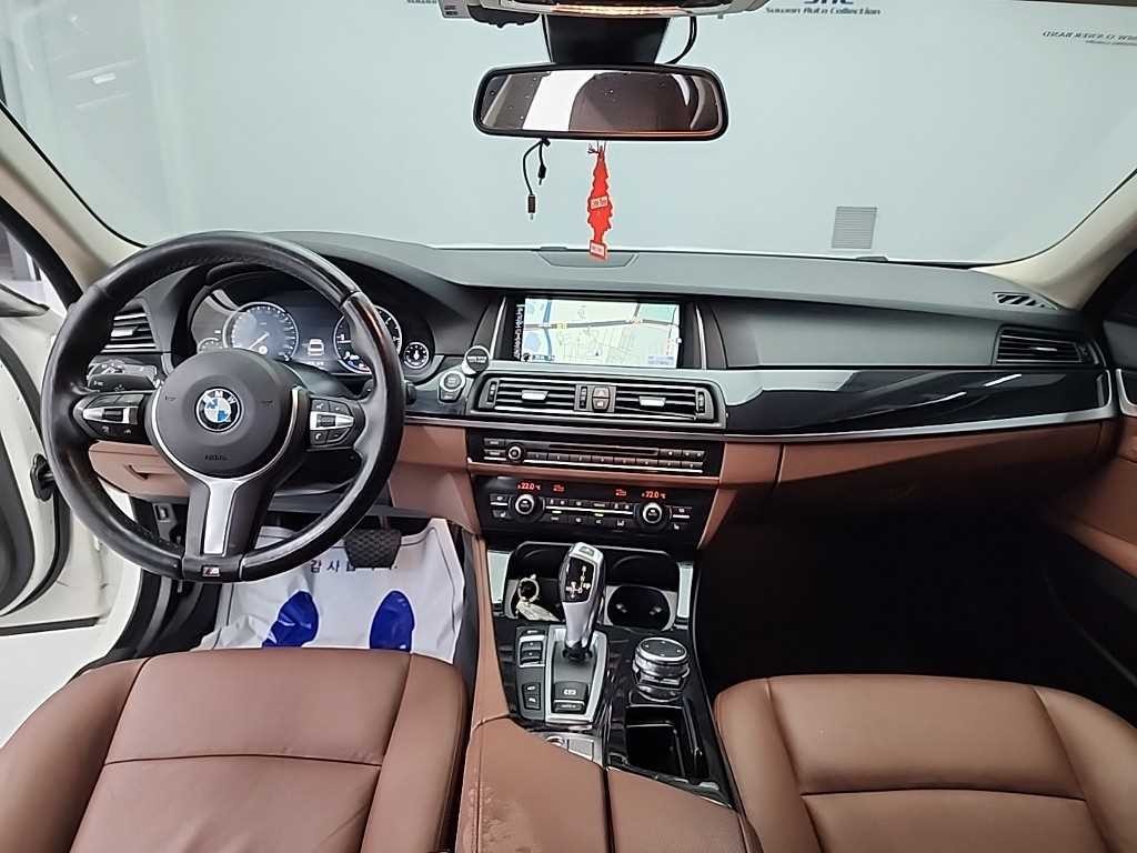 BMW 5시리즈 5시리즈 (F10) 520d M 에어로다이나믹 이미지 7
