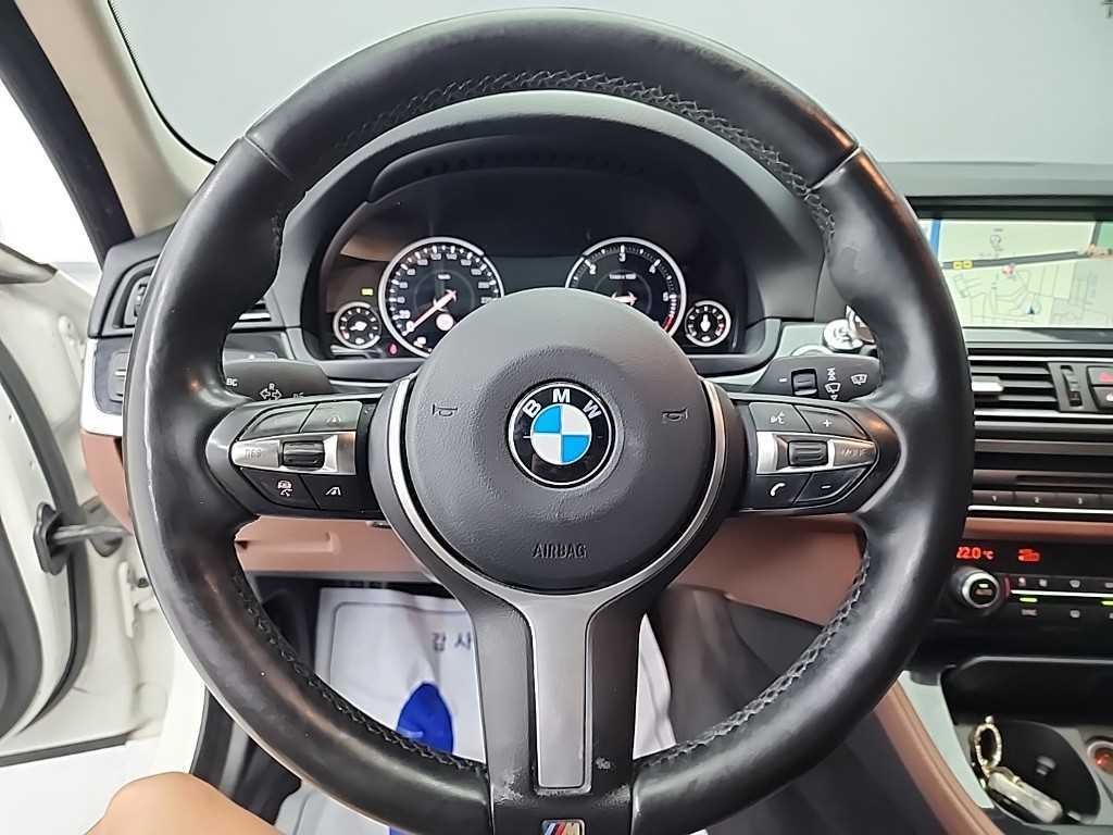 BMW 5시리즈 5시리즈 (F10) 520d M 에어로다이나믹 이미지 9
