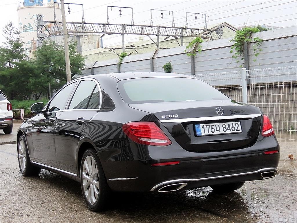 벤츠 E 클래스 E-클래스 W213 E300 익스클루시브 이미지 3