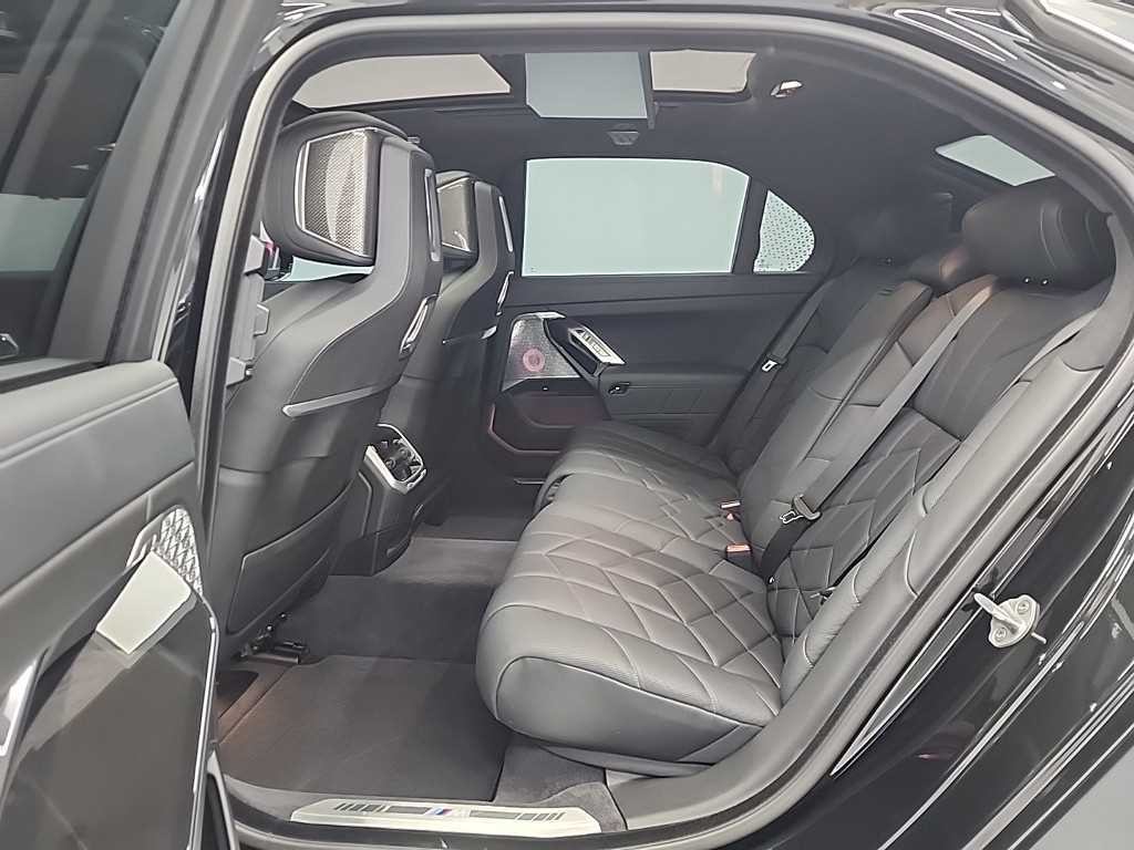 BMW i7 BMW i7 xDrive 60 M 스포츠 이그제큐티브 팩 이미지 12