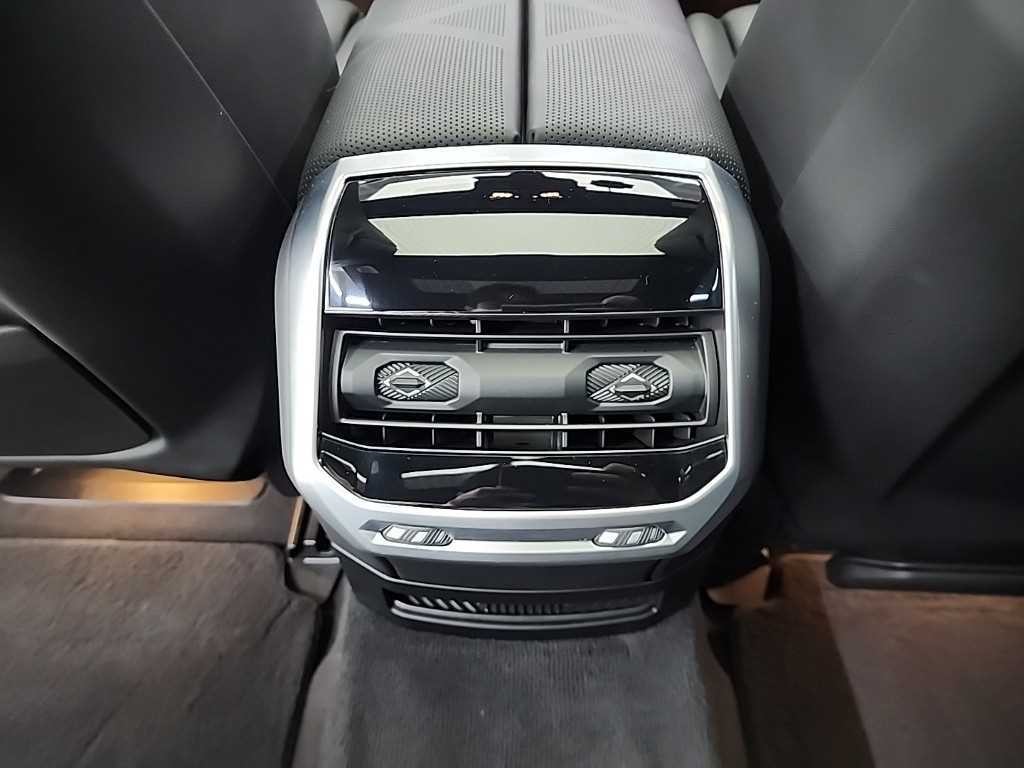 BMW i7 BMW i7 xDrive 60 M 스포츠 이그제큐티브 팩 이미지 13