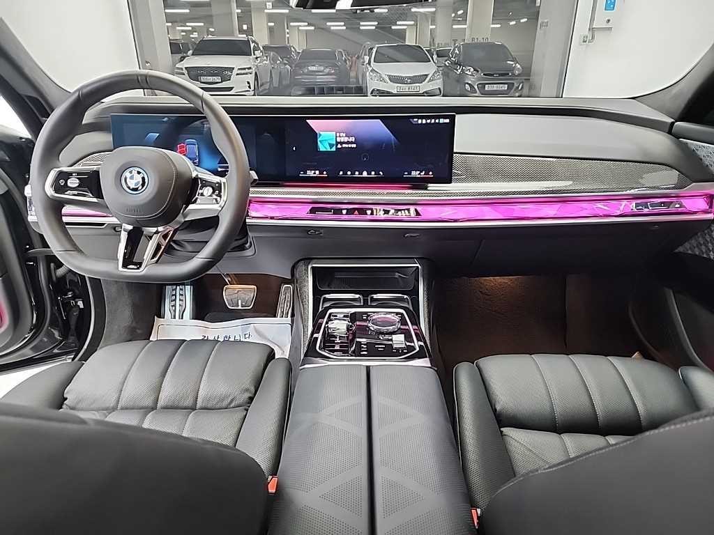 BMW i7 BMW i7 xDrive 60 M 스포츠 이그제큐티브 팩 이미지 7