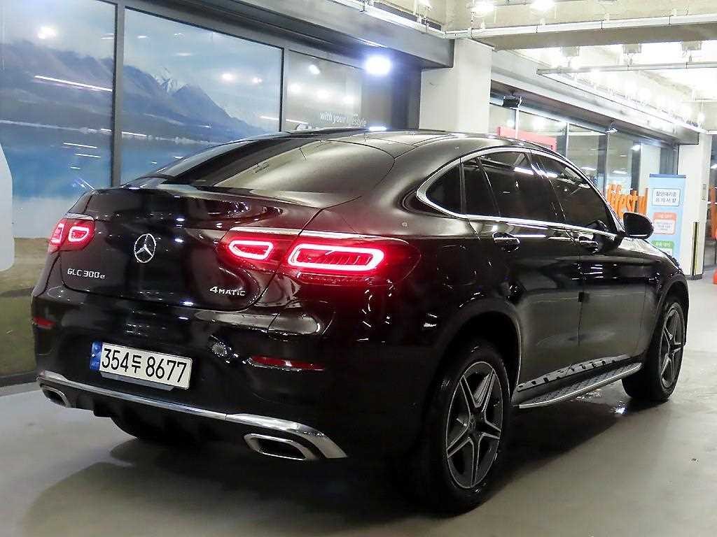 벤츠 GLC 클래스 GLC클래스 X253 GLC 300 e 4MATIC 쿠페 이미지 4